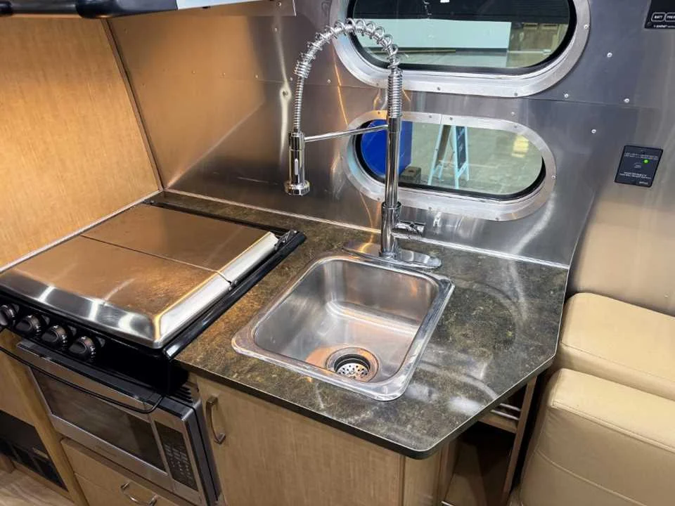 Used 2017 SILVER AIRSTREAM  image 21