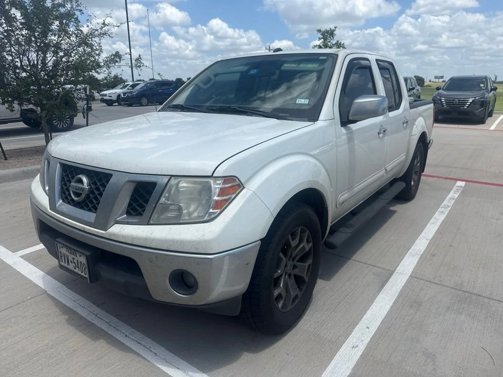 Used 2019 White Nissan SL image 1
