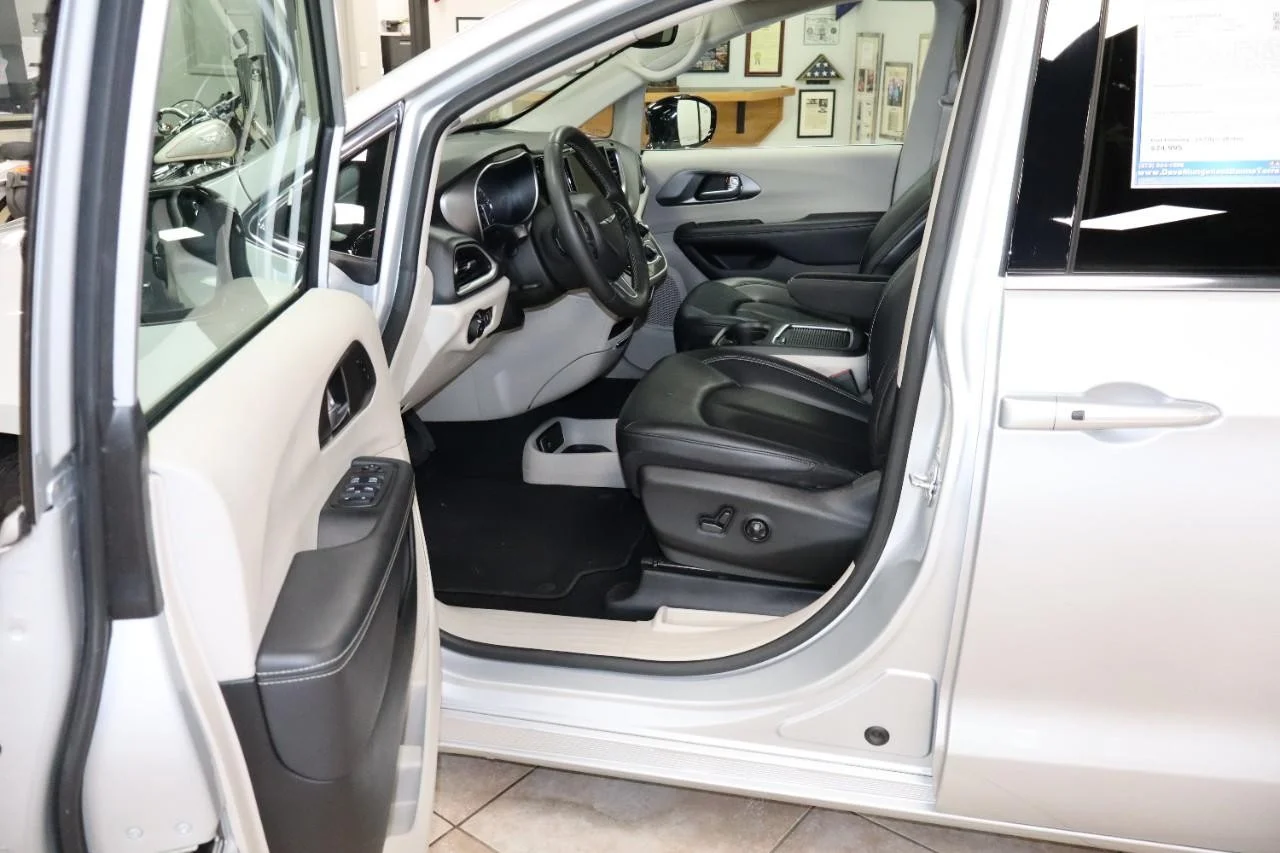 Used 2024 Silver Mist Clear Coat Chrysler Touring L image 12