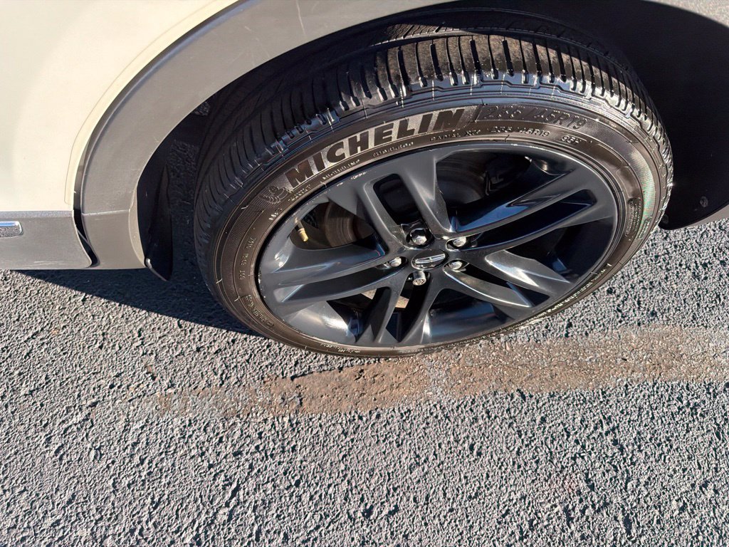 Used 2017 White Lincoln Reserve image 11