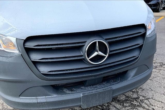 New 2026 Arctic White Mercedes-Benz Cargo 144 WB image 18