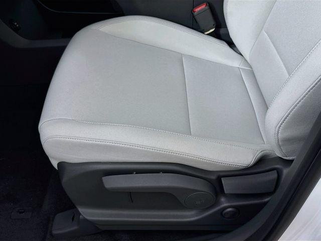 New 2027 White Hyundai SE FWD image 30