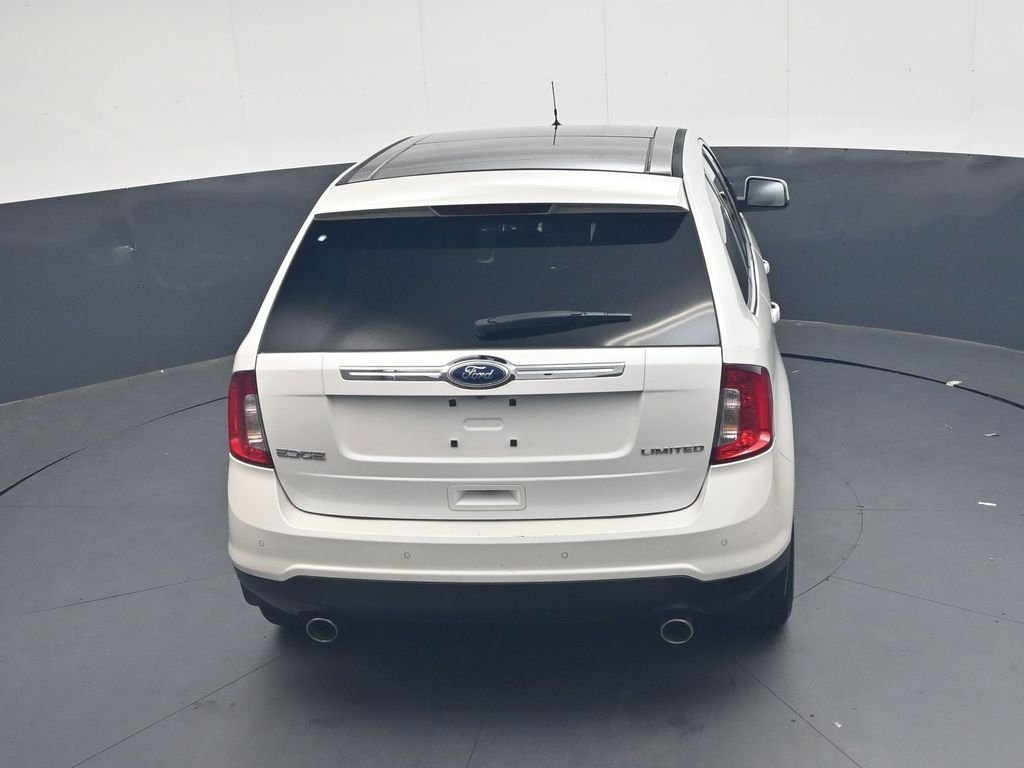 Used 2011 White Ford Limited image 35