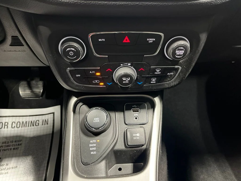 Used 2019 White Clearcoat Jeep Latitude image 29