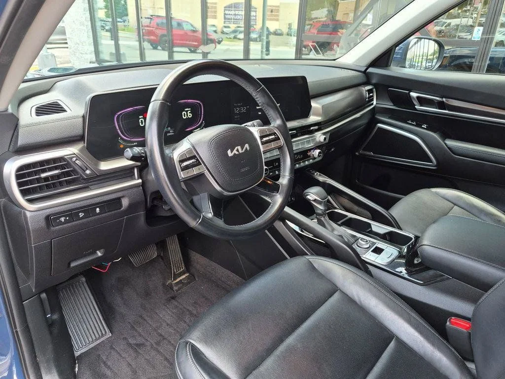 Used 2023 Black Kia S image 14
