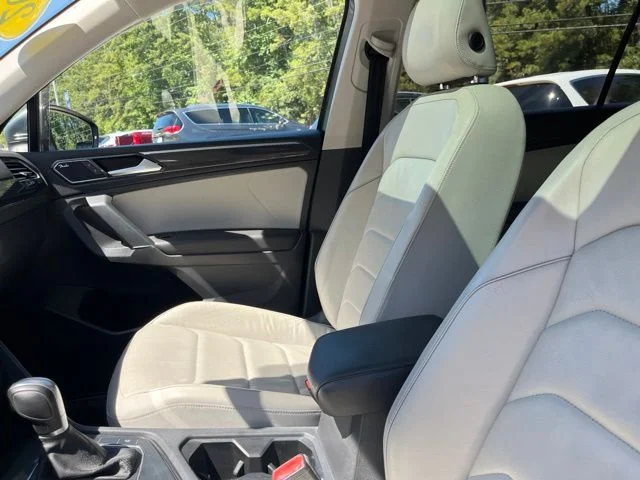 Used 2018 Gray Volkswagen 2.0T SEL Premium image 10