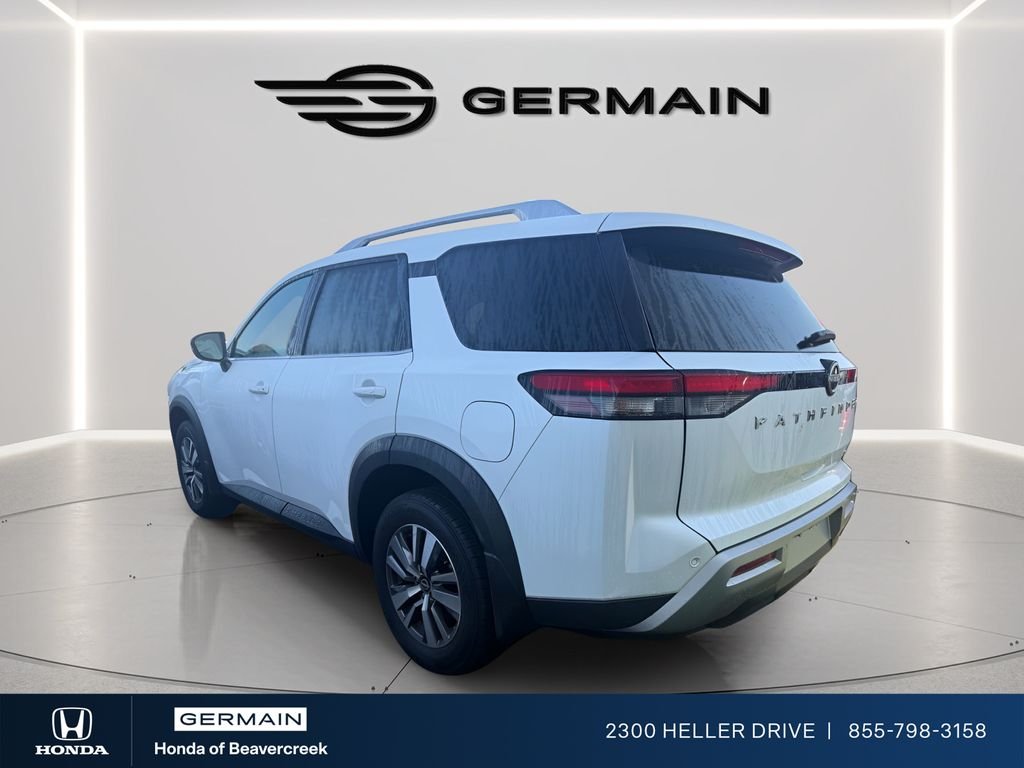 Used 2025 Everest White Pearl Tricoat Nissan SL image 4