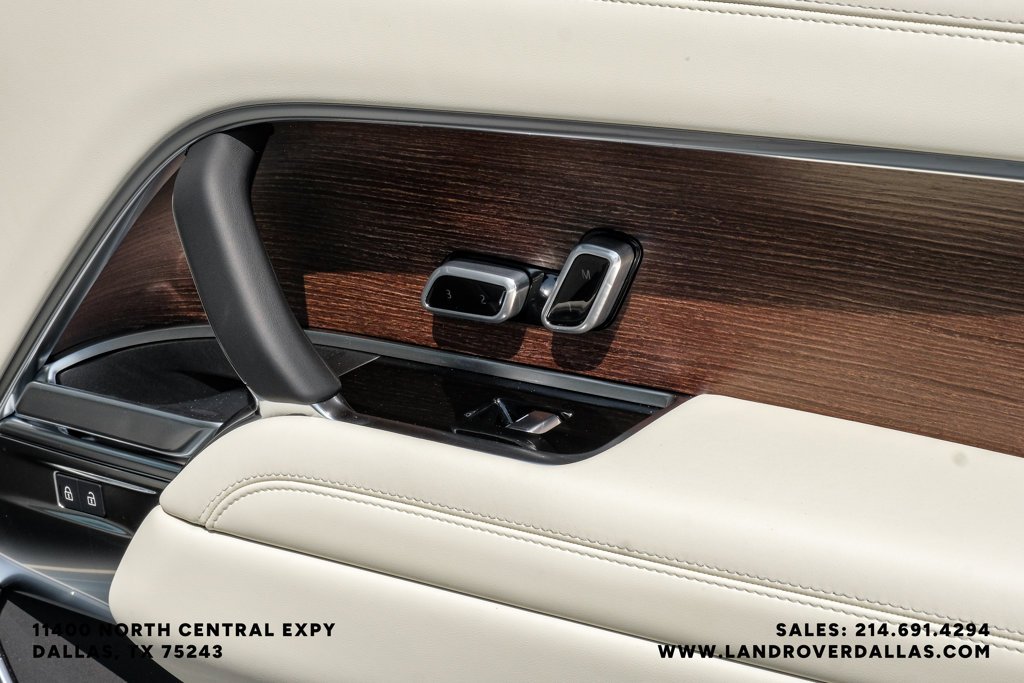 New 2027 Fuji White Land Rover SE image 44