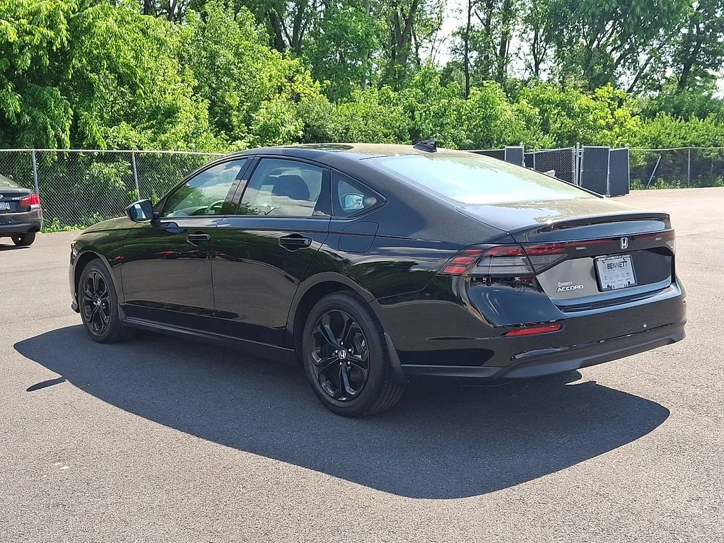 Certified Used 2025  Honda SE image 4