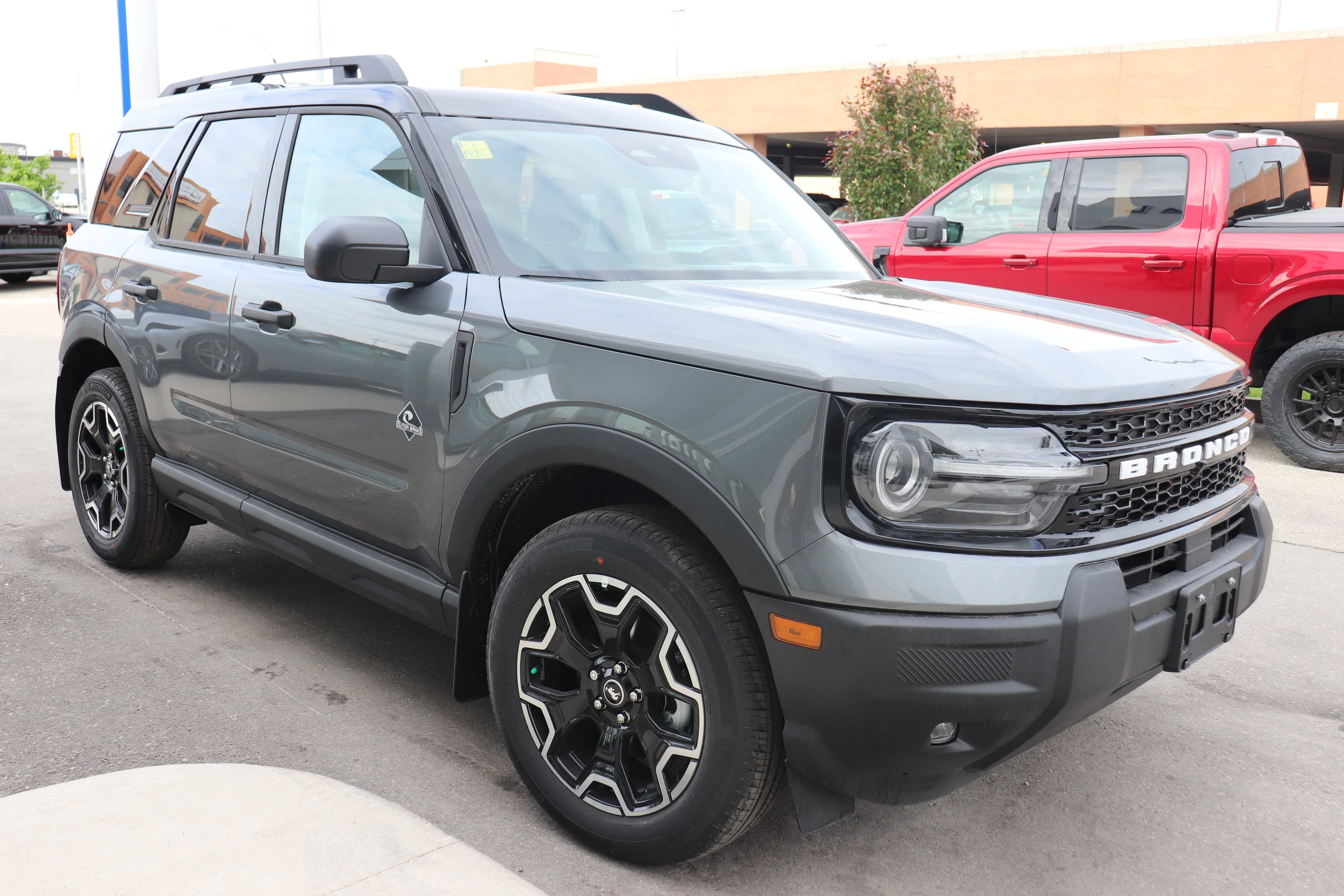 New 2026 CARBONIZED GREY Ford Outer Banks image 5