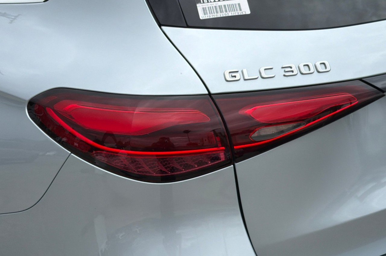 Used 2024 Cirrus Silver Metallic Mercedes-Benz GLC 300 image 25