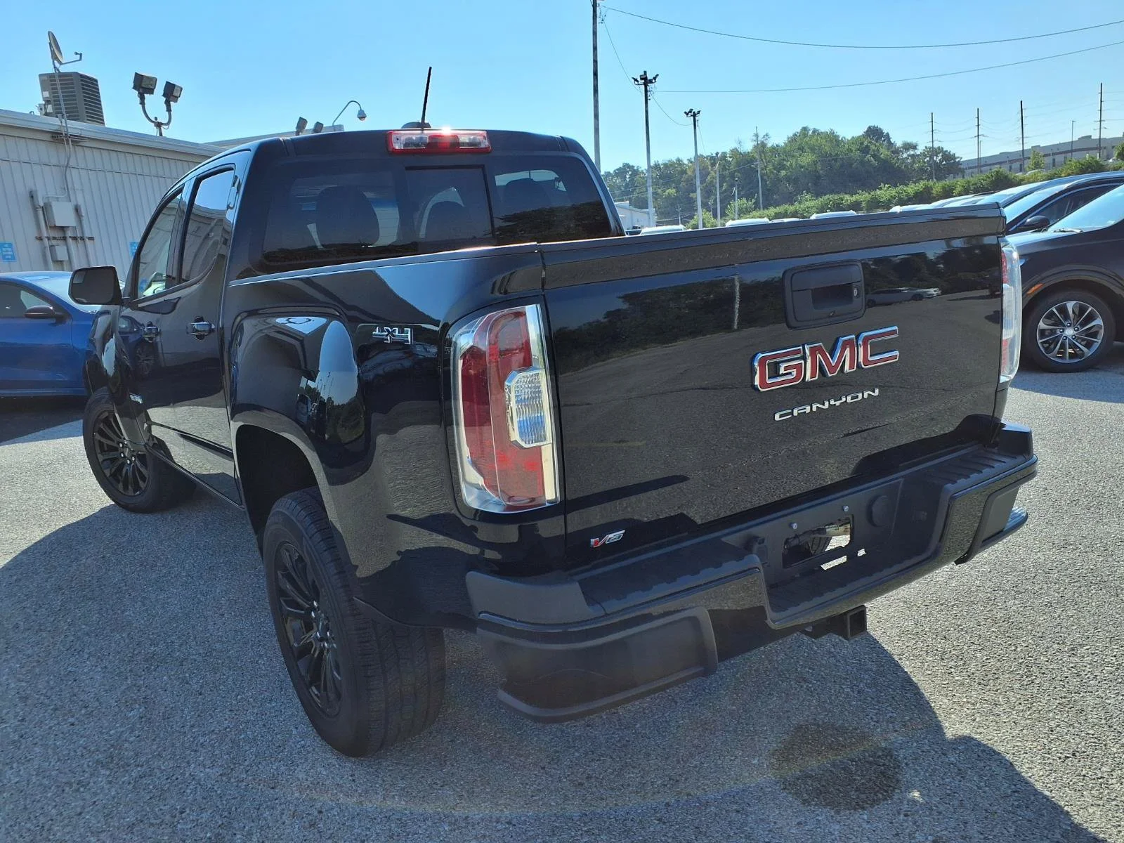Used 2022 Onyx Black GMC 4WD Elevation image 32