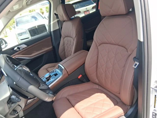 New 2027 Mineral White Metallic BMW xDrive40i image 14