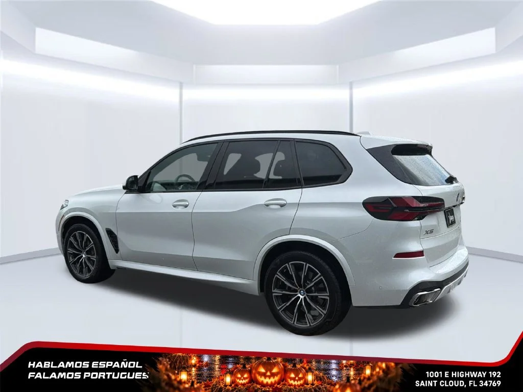 Used 2024  BMW xDrive40i image 4