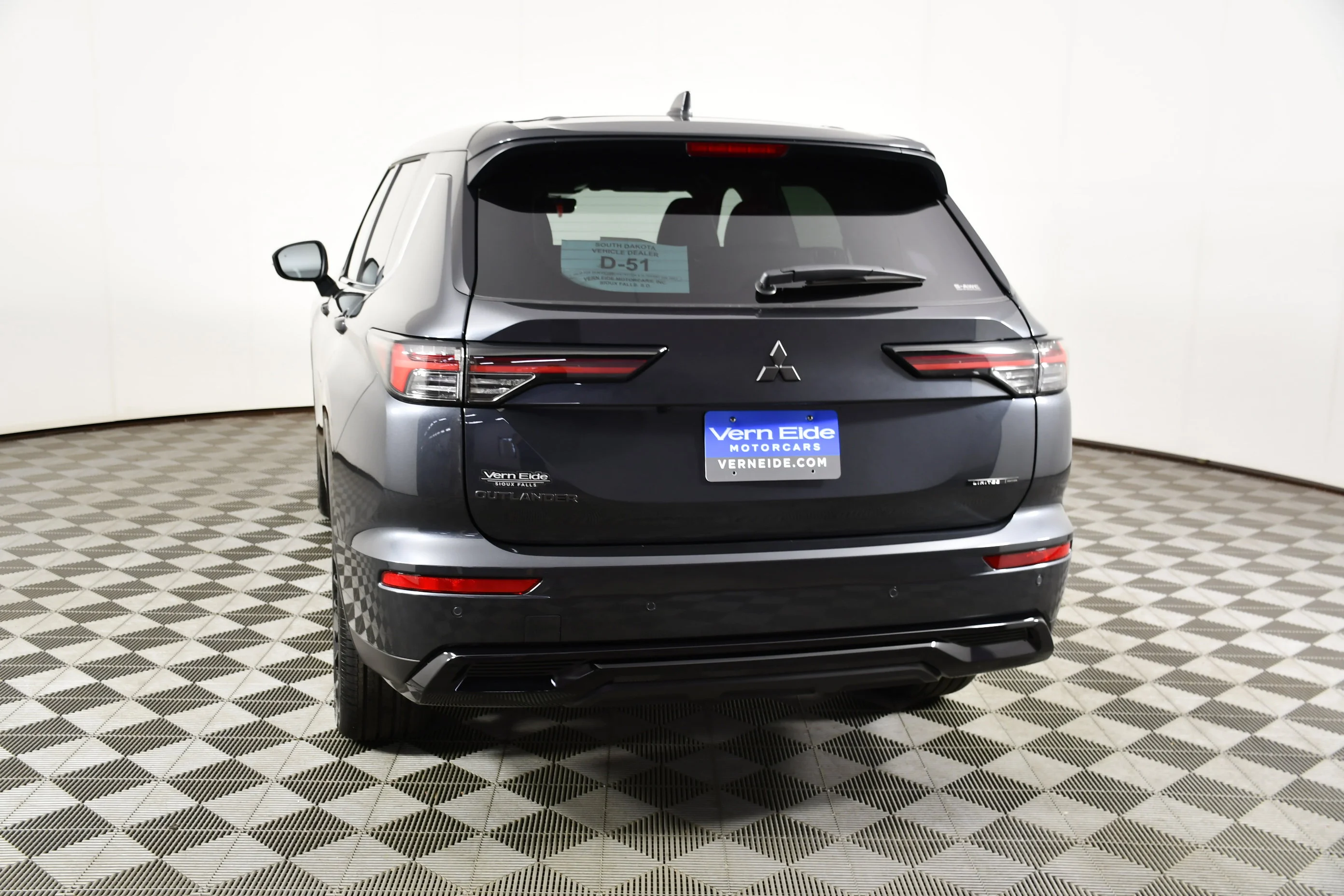 New 2026 Graphite Gray Mitsubishi LE image 7