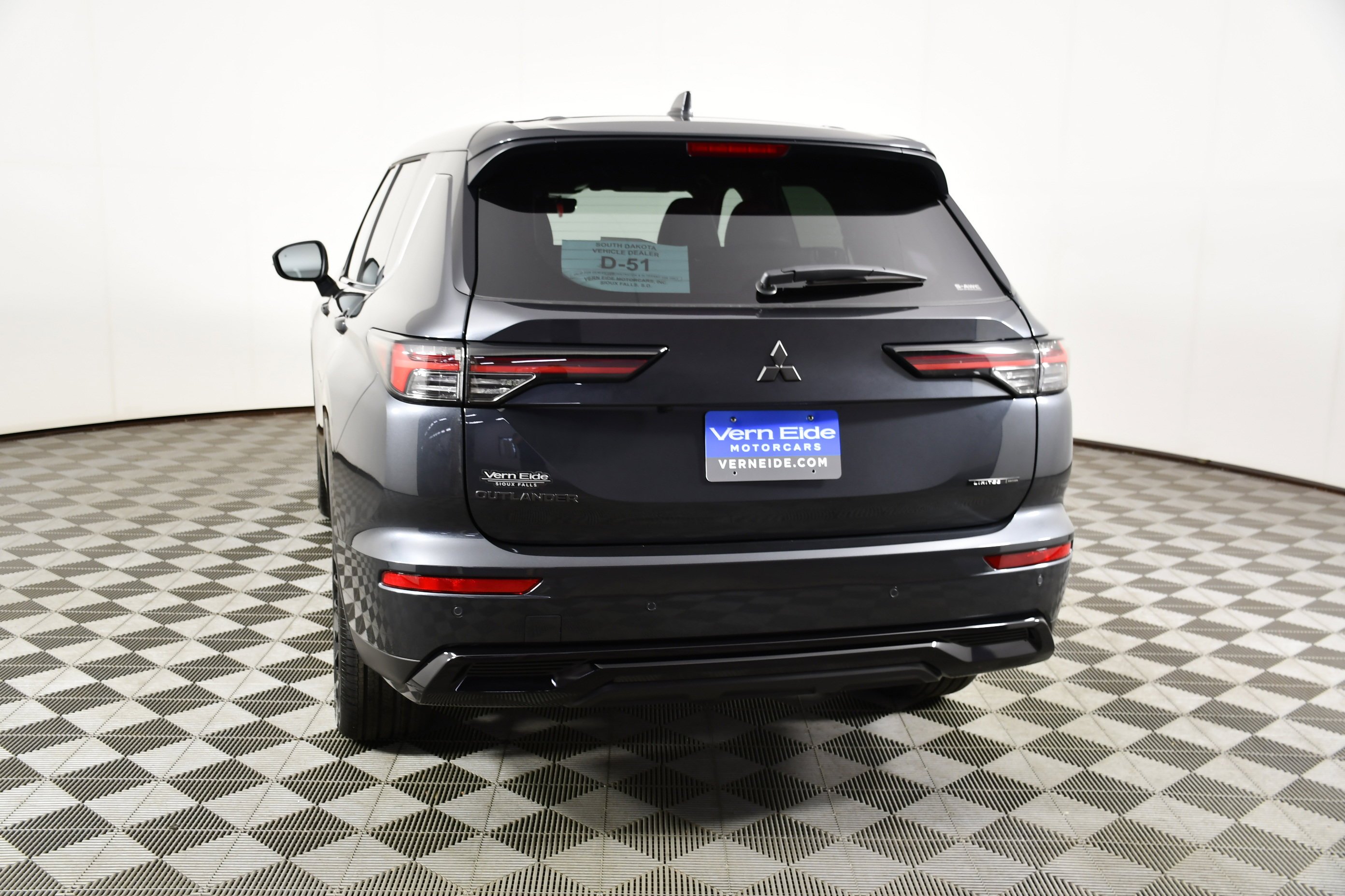 New 2026 Graphite Gray Mitsubishi LE image 7