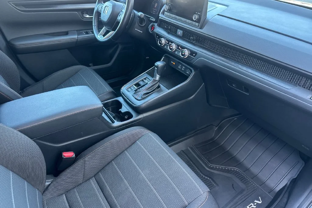Used 2025  Honda Sport image 18