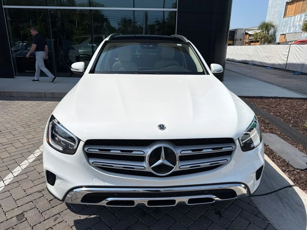 Used 2022 White Mercedes-Benz GLC 300 image 2