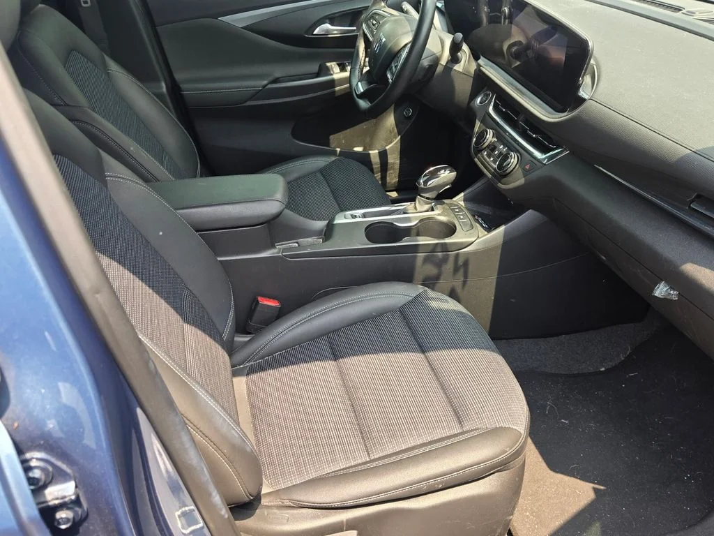 Used 2025 Blue Buick Preferred image 7