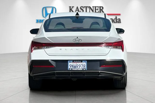 Used 2025 White Hyundai SEL Convenience image 5