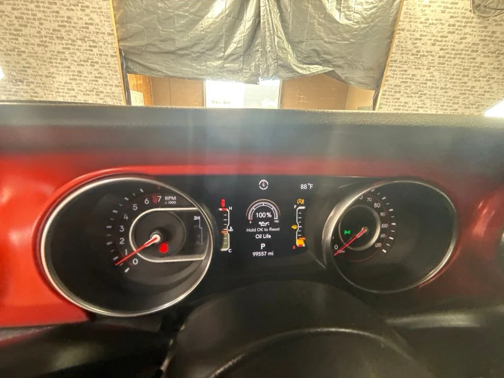 Used 2019 Billet Silver Metallic Clearcoat Jeep Unlimited Rubicon image 24