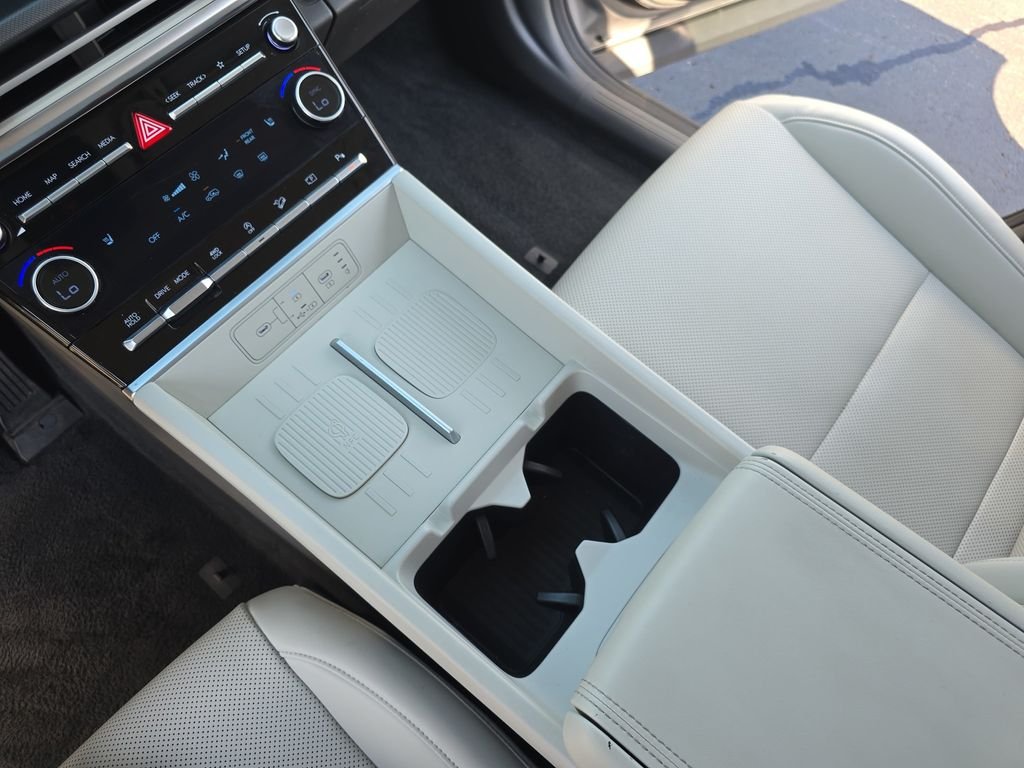 Used 2025 Silver Hyundai SEL image 27