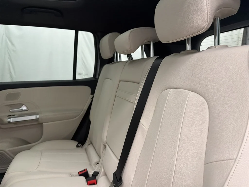 Used 2026 Silver Mercedes-Benz GLB 250 image 18