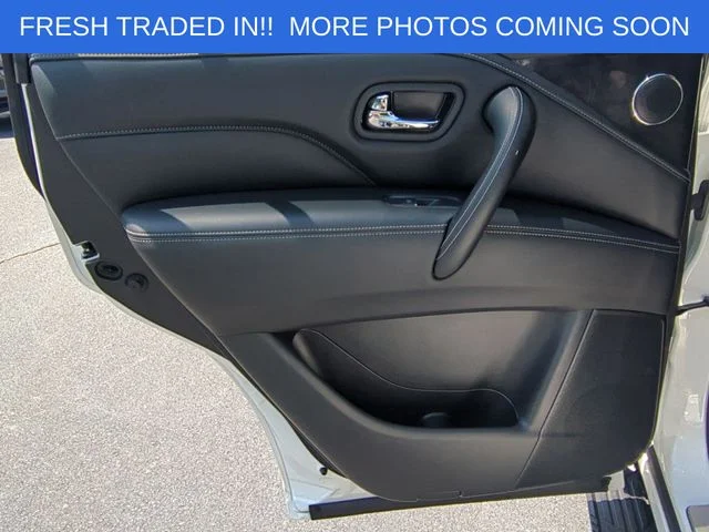 Used 2023 White INFINITI LUXE image 29