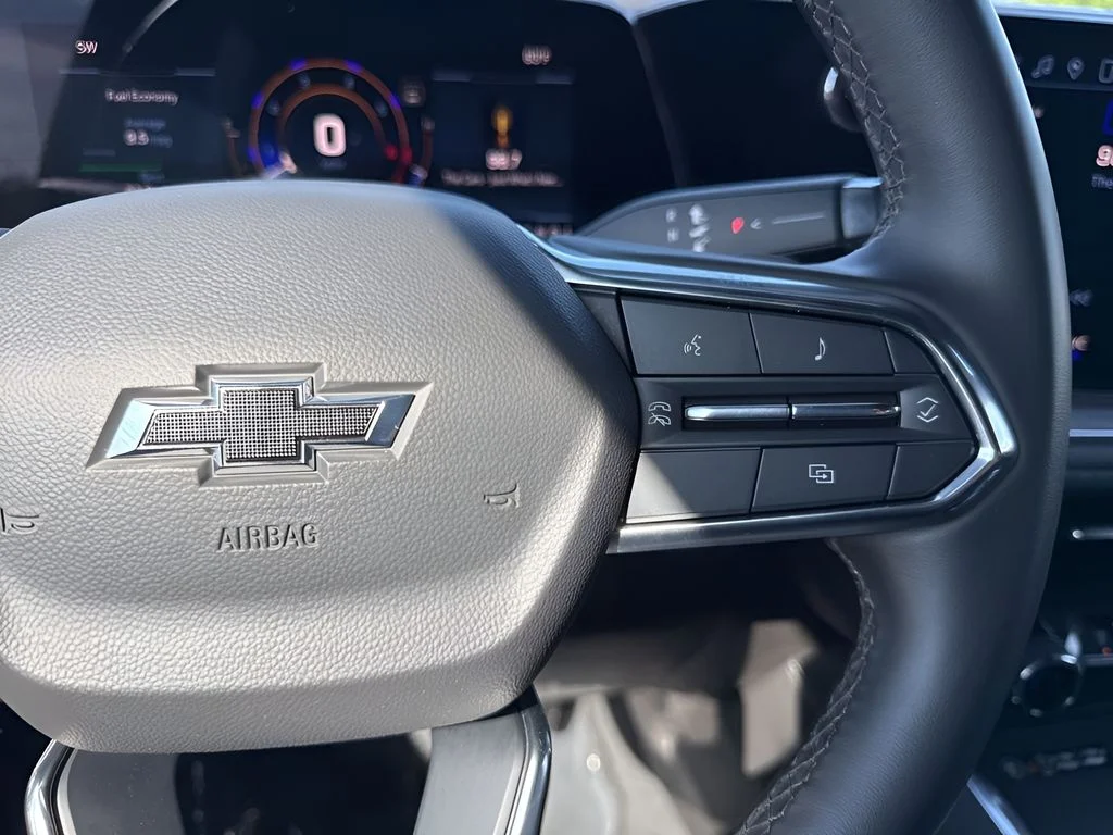 Used 2025 Gray Chevrolet Z71 image 17