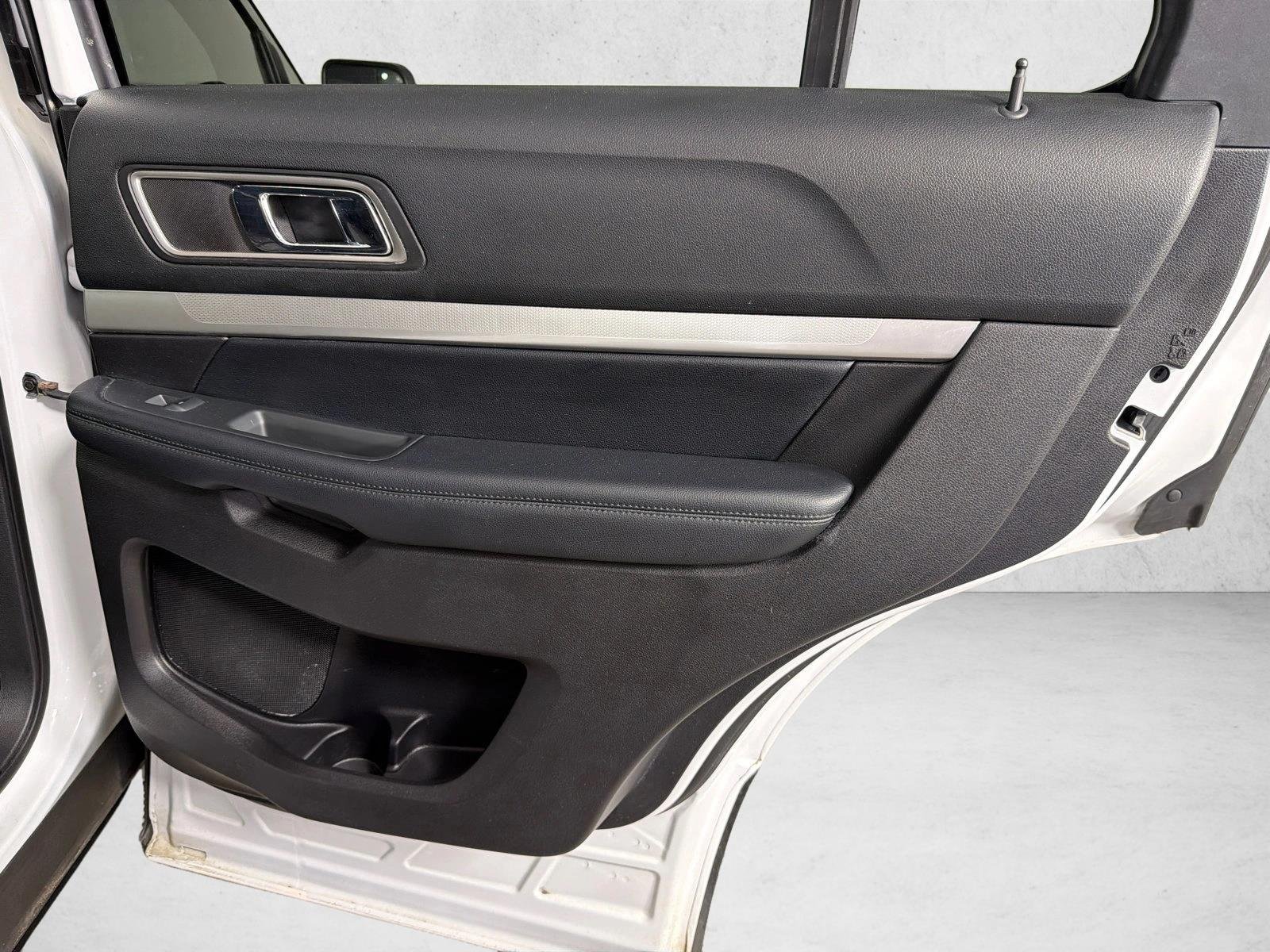 Used 2017 Oxford White Ford XLT image 16