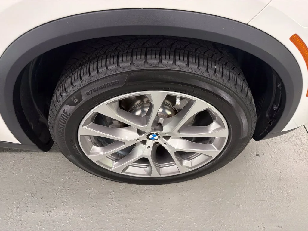 Used 2021 Alpine White BMW xDrive40i image 4