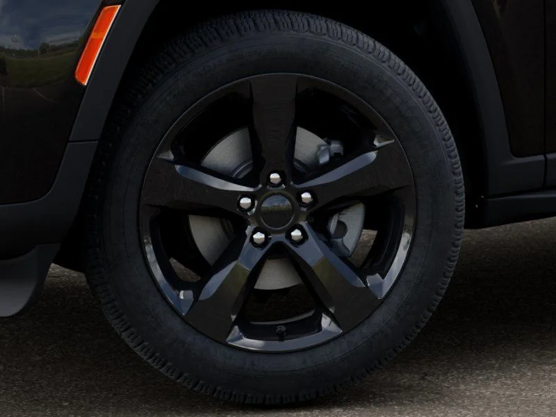 New 2026 Diamond Black Crystal Pearl-Coat Exterior Paint Jeep Limited image 8