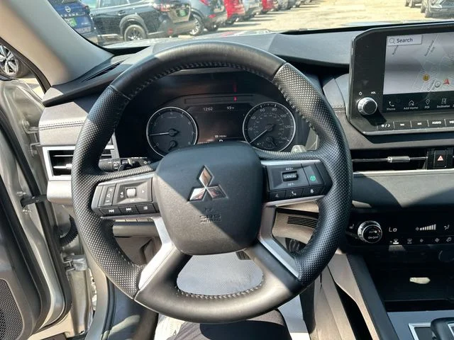 Used 2024 Silver Mitsubishi SE image 14