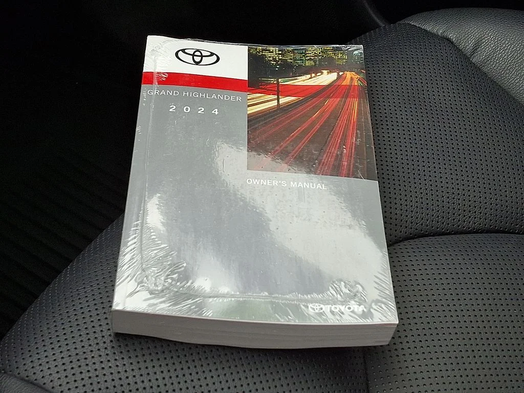 Used 2024 White Toyota Platinum image 28
