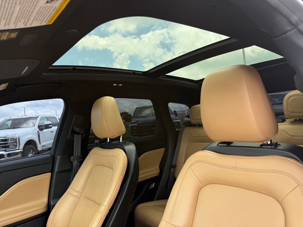 Used 2022 Black Lincoln Reserve image 6