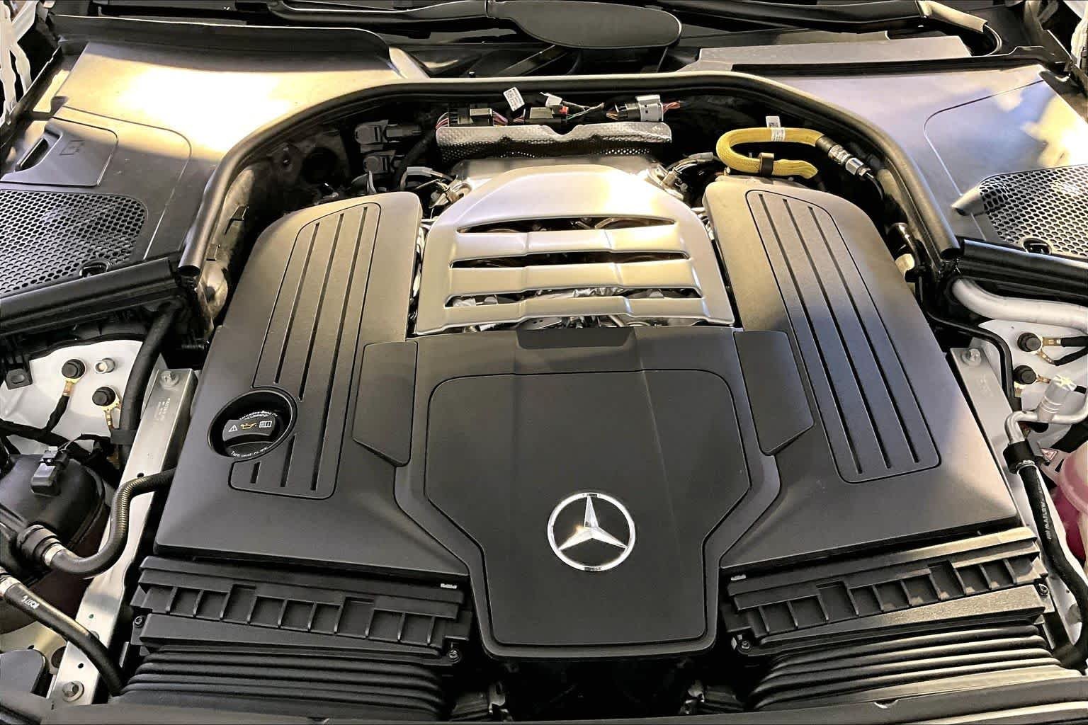 New 2027 MANUFAKTUR Moonlight White Metallic Mercedes-Benz S 580 image 14