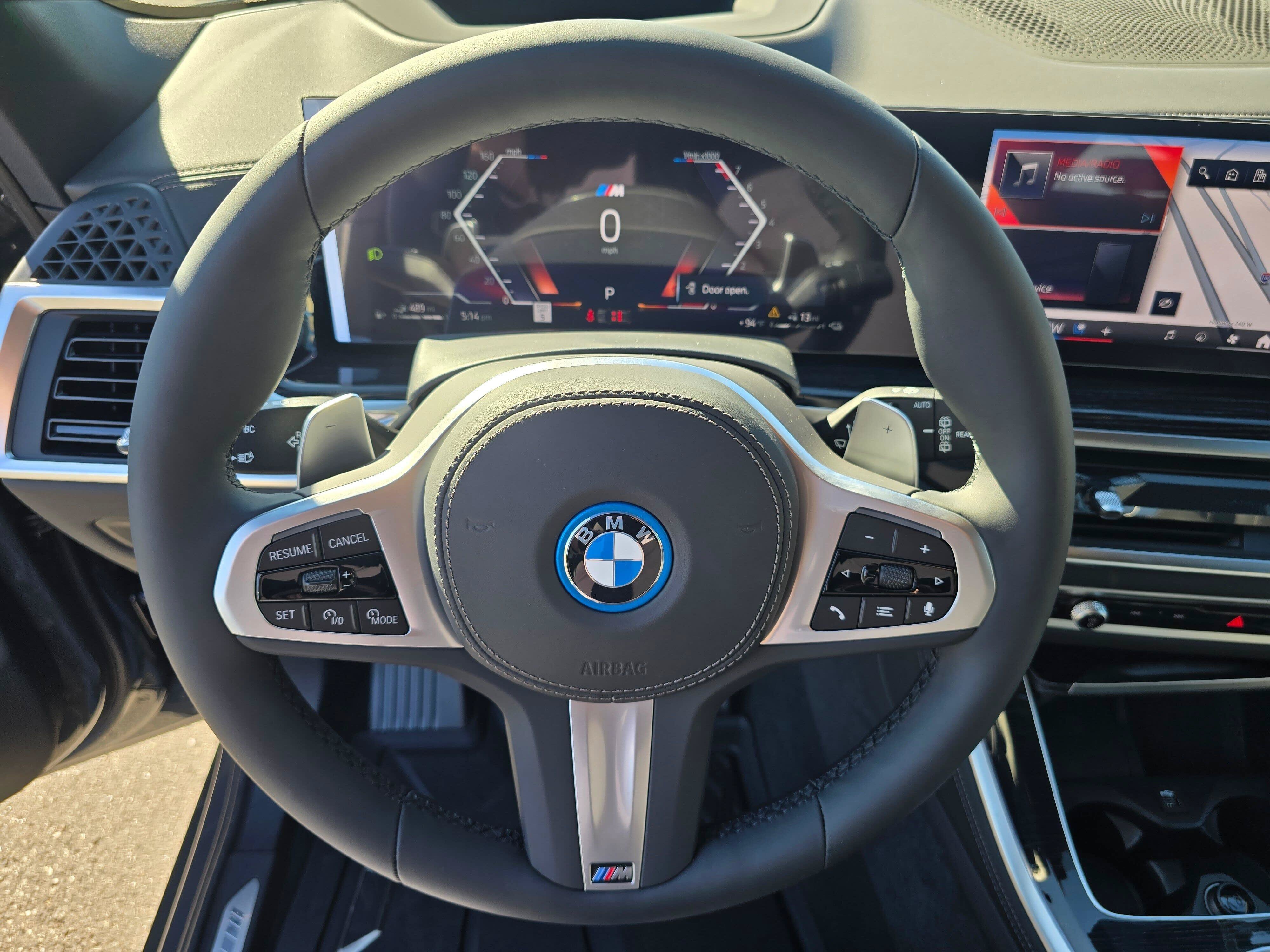New 2026 Dravit Grey Metallic BMW xDrive50e image 16