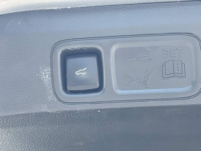 Used 2023 Silver Ford Limited image 9