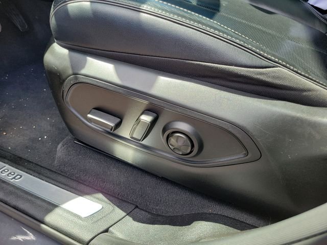 Used 2022 Gray Jeep Overland image 10
