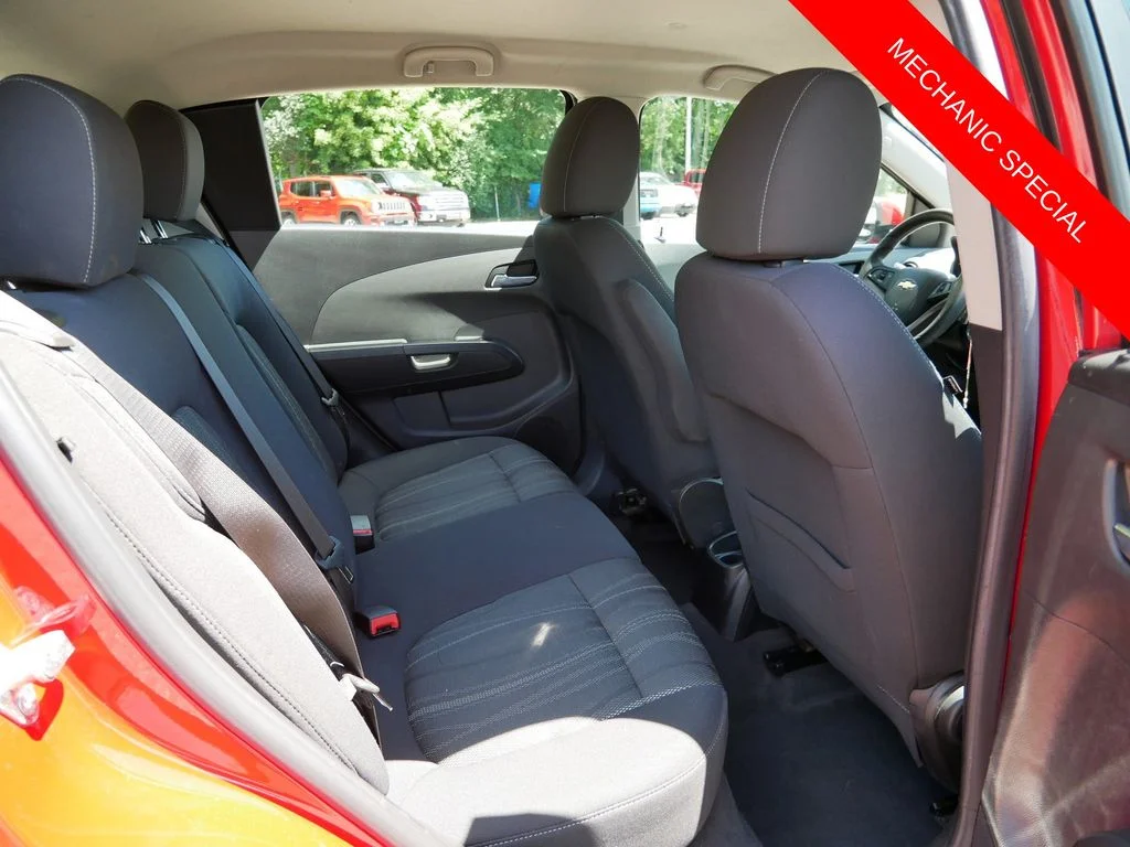 Used 2013 Red Chevrolet LT image 9