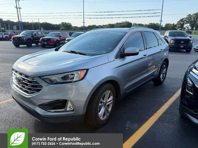 Used 2020 Silver Metallic Ford SEL image 1