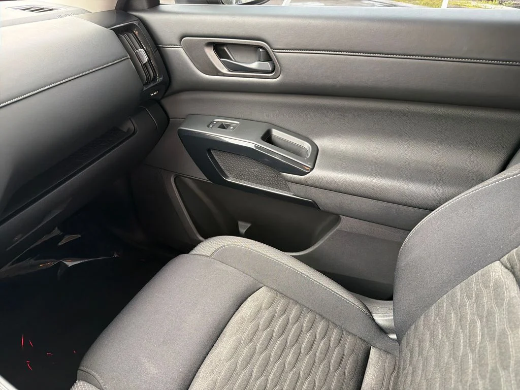 2023 Nissan Pathfinder SV - Photo 29