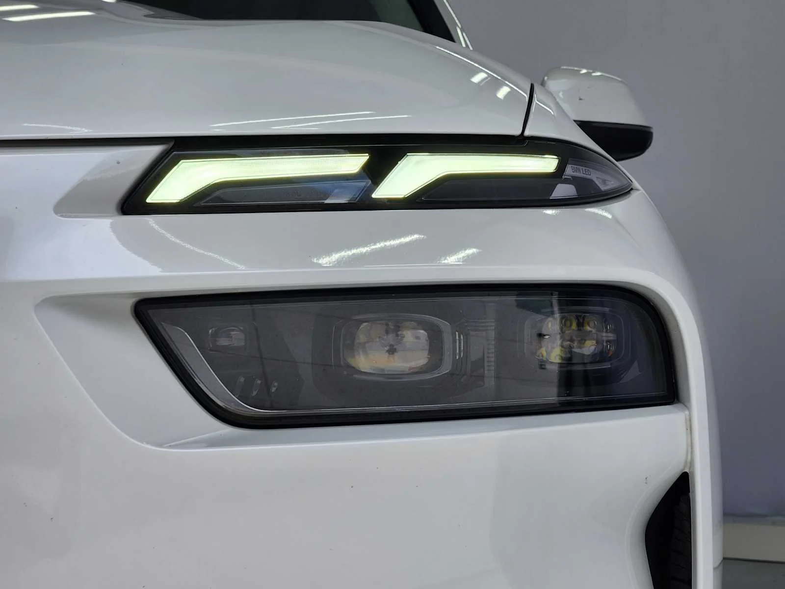 Certified Used 2023 Mineral White Metallic BMW xDrive40i image 7