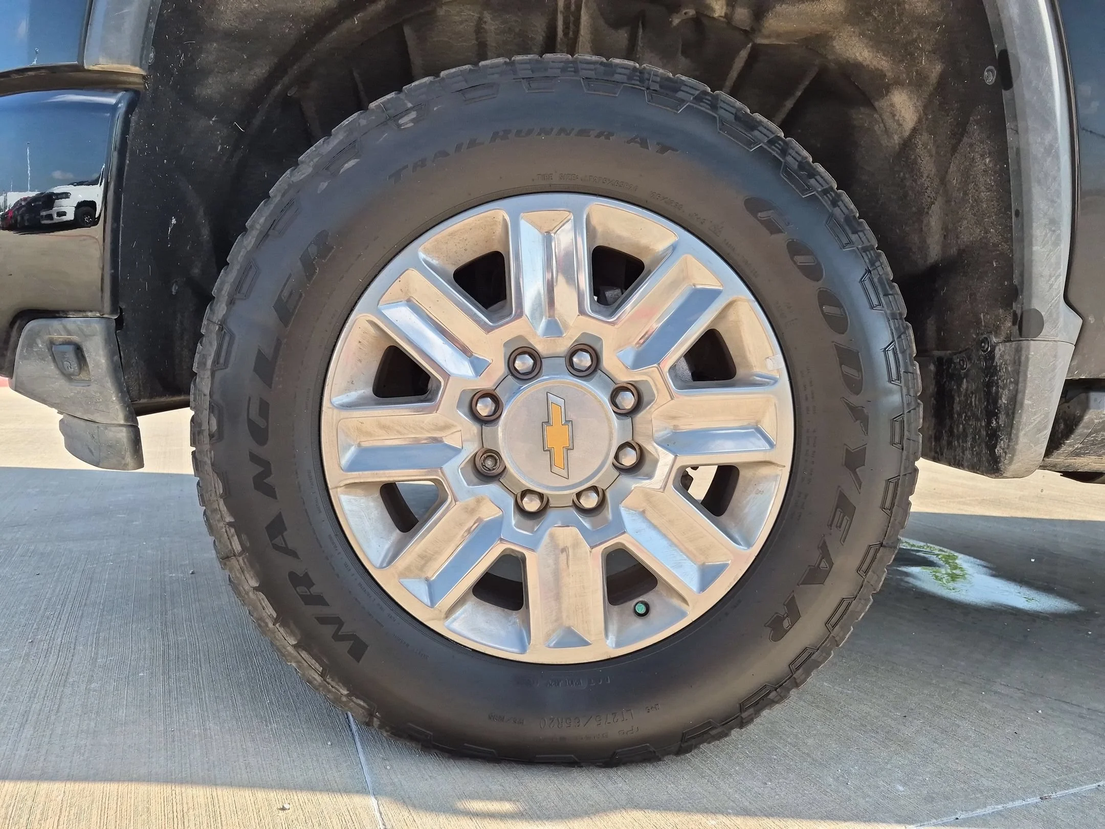 Used 2025 Black Chevrolet High Country image 26