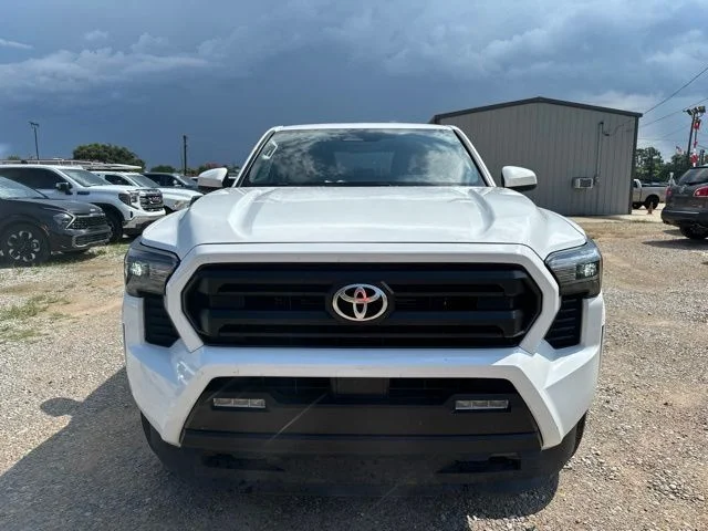 Used 2025 White Toyota SR5 image 4