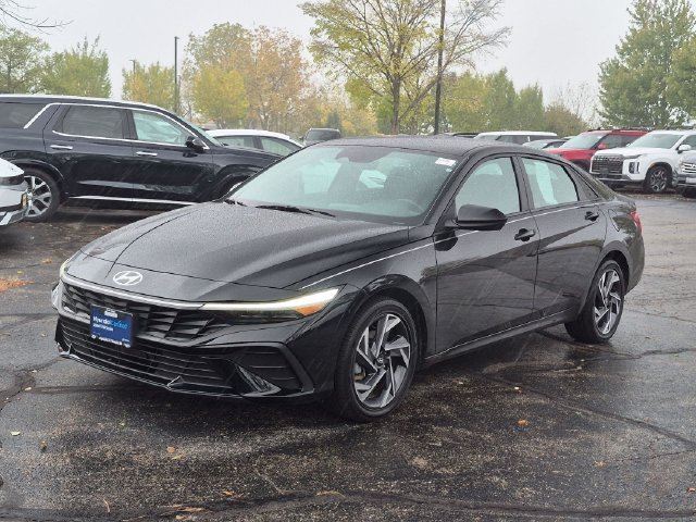 Used 2025 Black Hyundai SEL Sport image 3