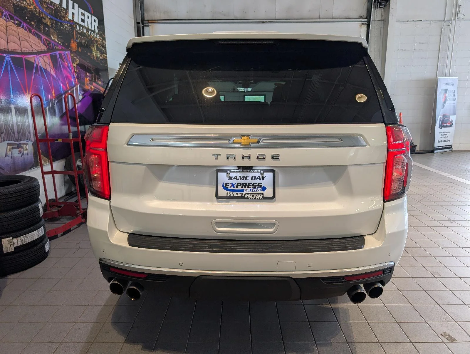 Used 2022 Iridescent Pearl Tricoat Chevrolet High Country image 8