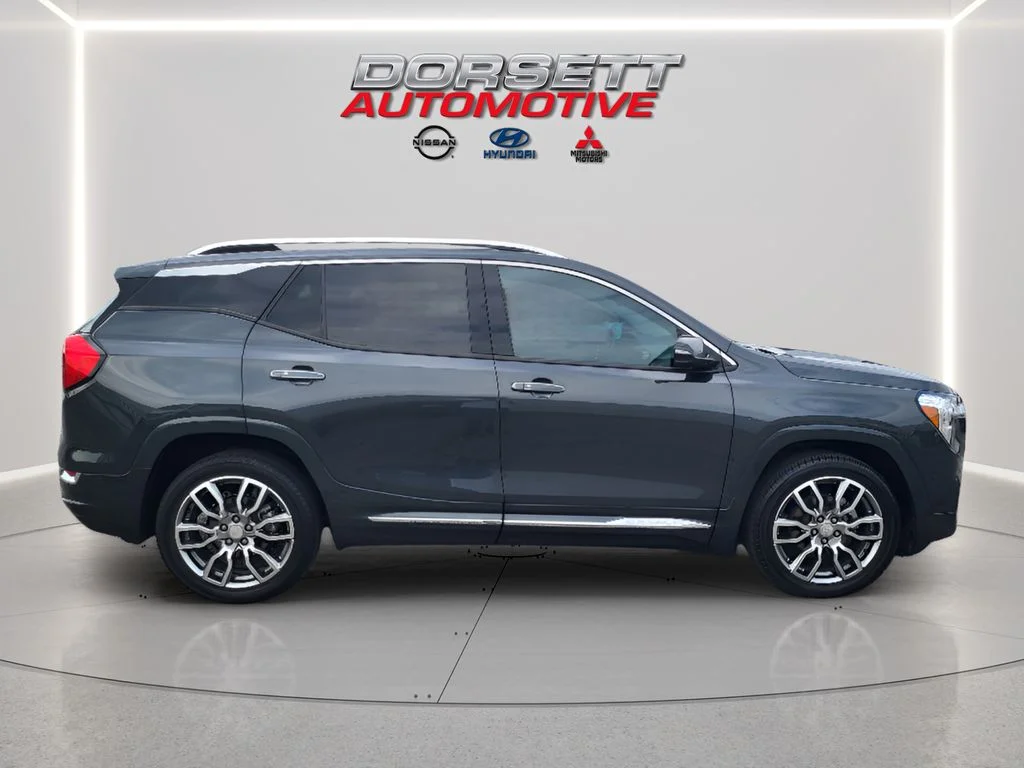 Used 2022 Hunter Metallic GMC Denali image 5