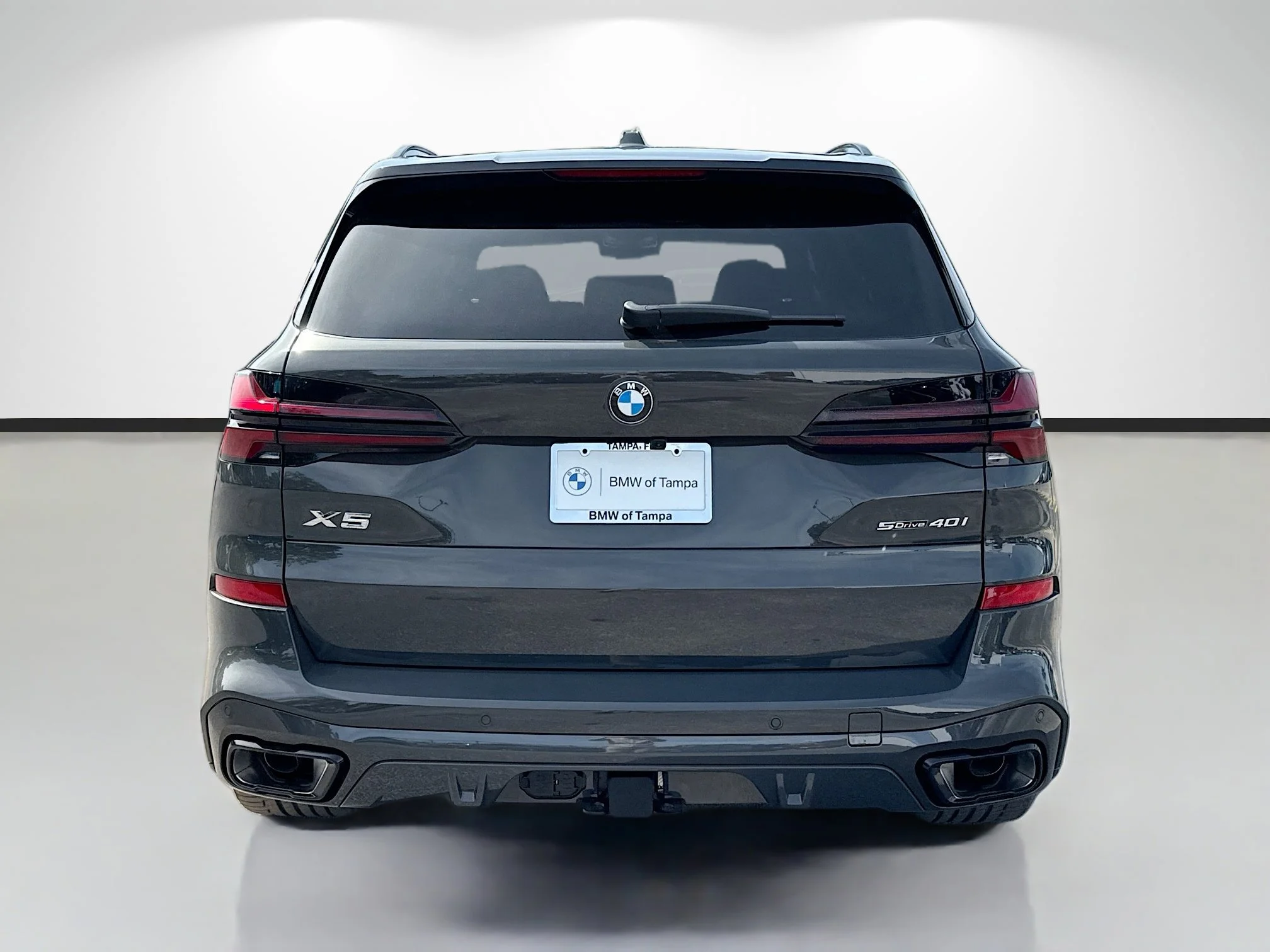 New 2026 Dravit Grey Metallic BMW sDrive40i image 4