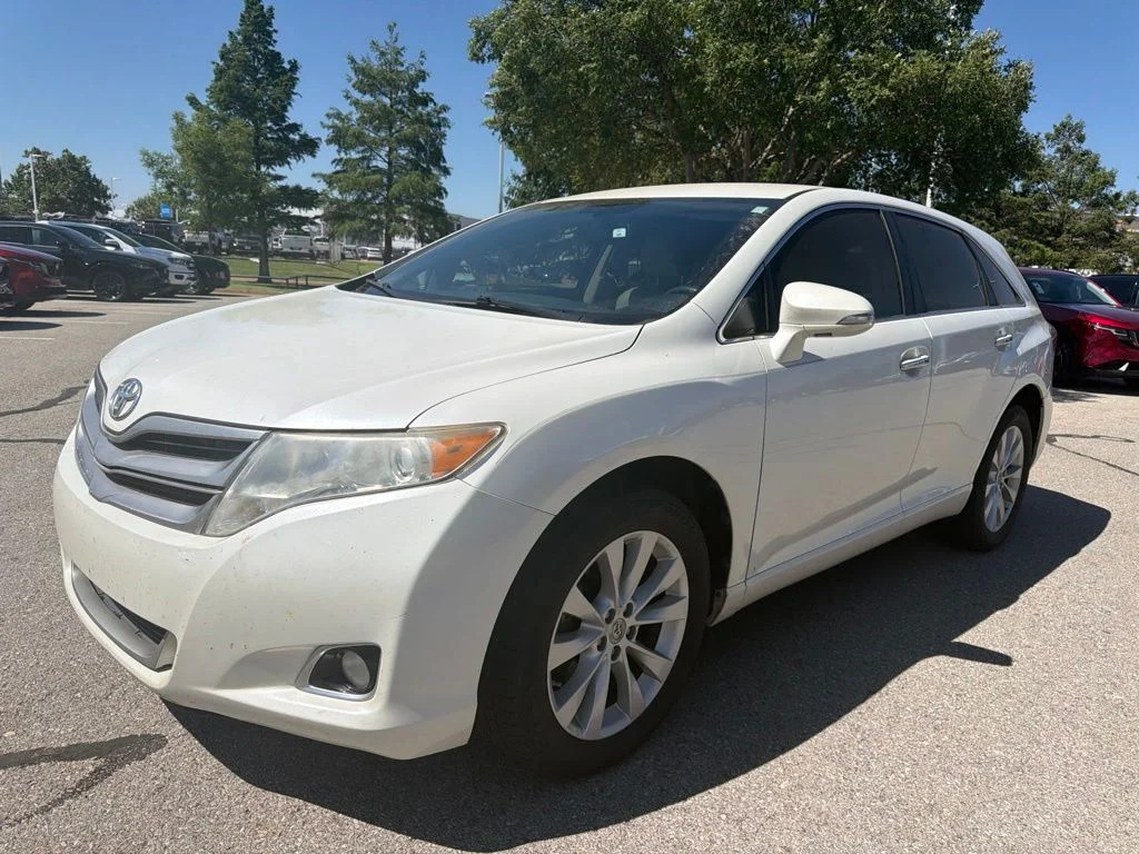 Used 2013 White Toyota XLE image 1